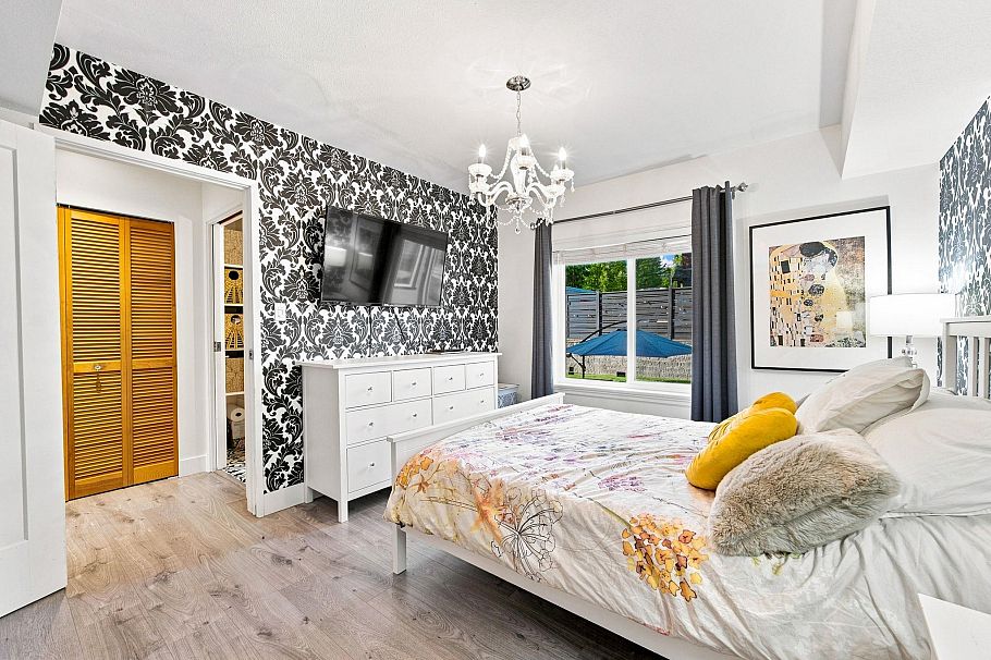 300 E 25th Street North Vancouver, BC - 26