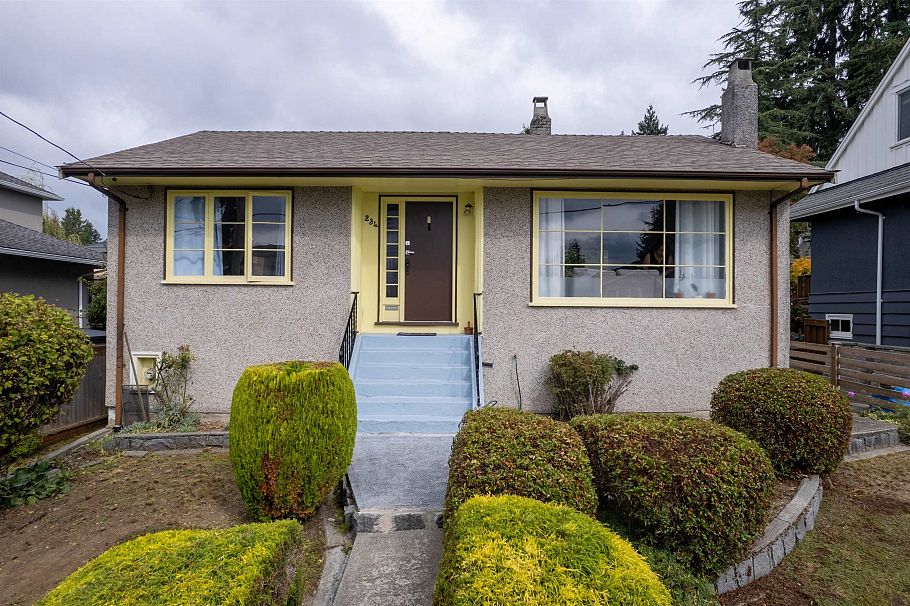 234 W St. James Road North Vancouver, BC - 30