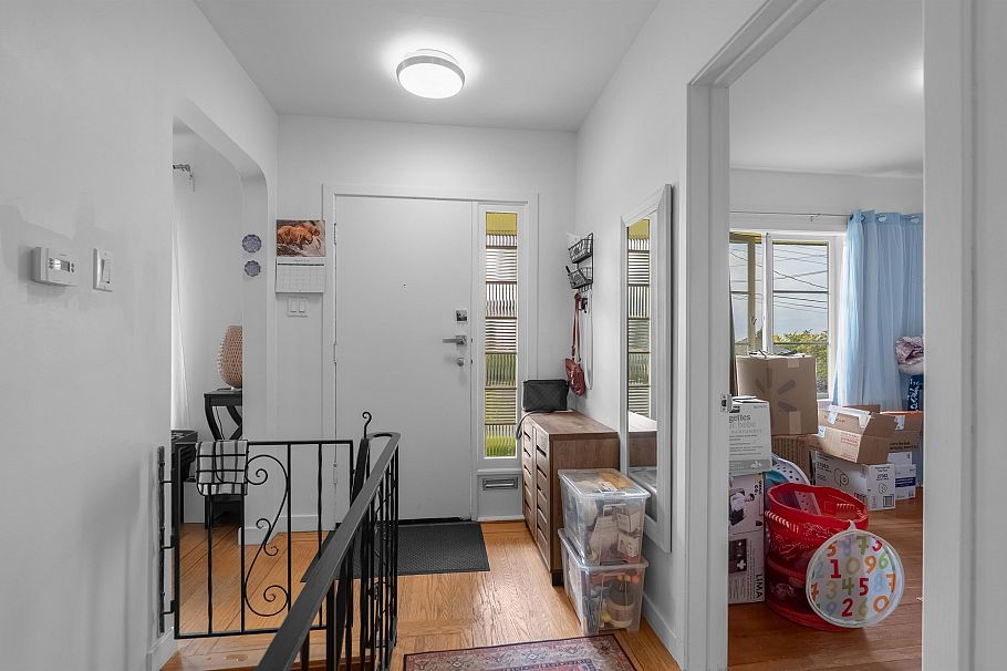 234 W St. James Road North Vancouver, BC - 25