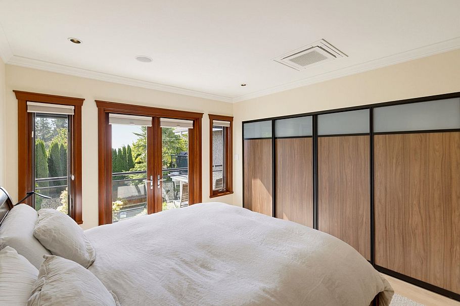 141 E Windsor Road North Vancouver, BC - 24