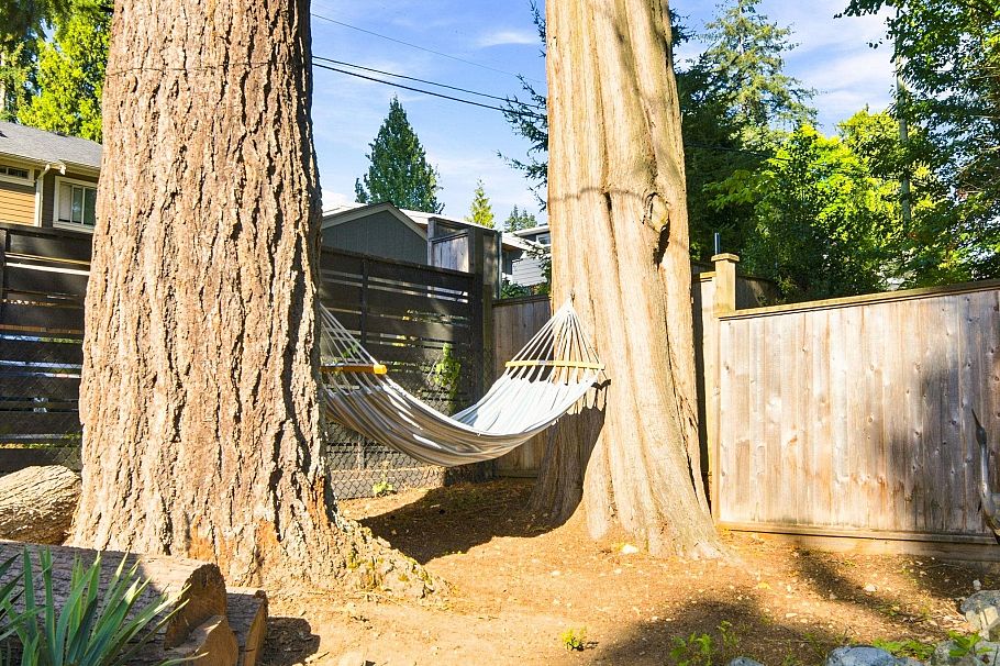 300 E 25th Street North Vancouver, BC - 36