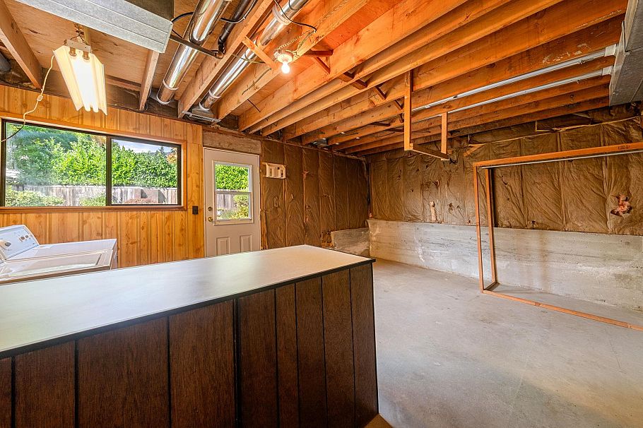 3833 Lynn Valley Road North Vancouver, BC - 27