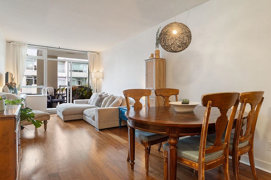608 2228 W Broadway Vancouver, BC - 1