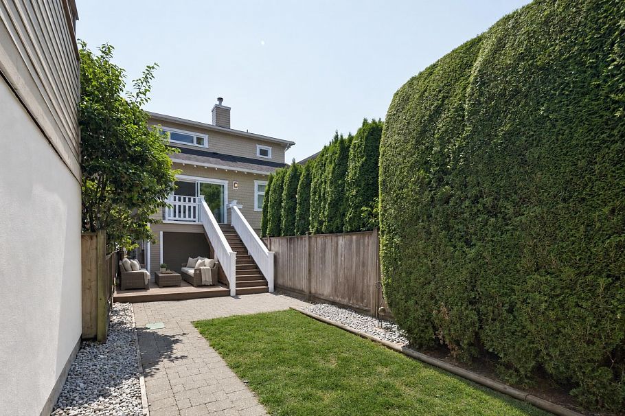 3541 W 8th Avenue Vancouver, BC - 33