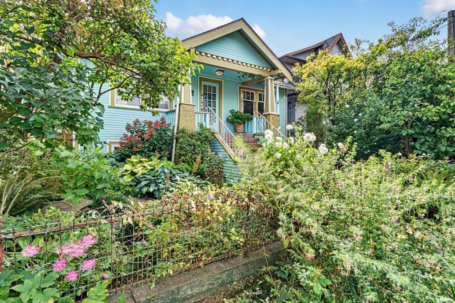 2076 Turner Street Vancouver, BC - 2