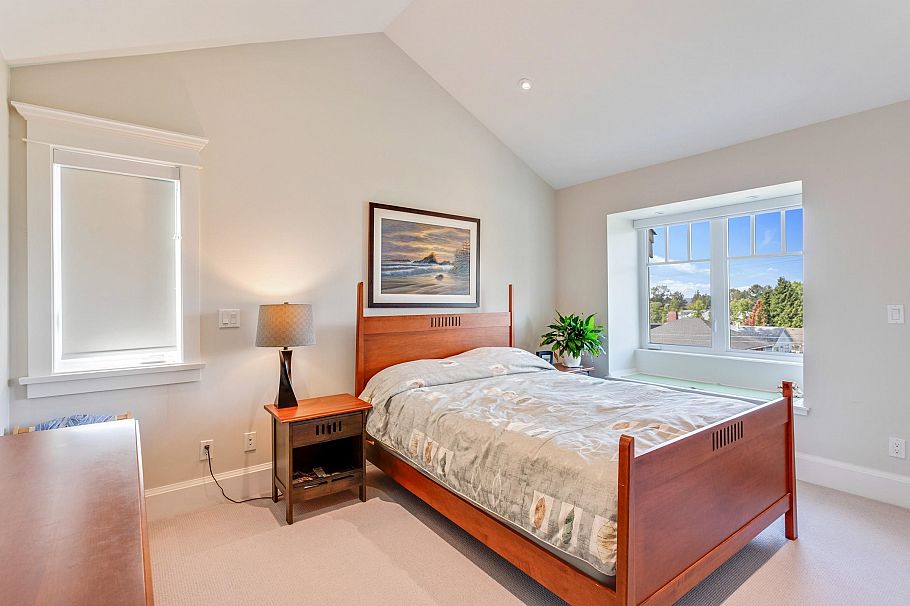 2228 Mahon Avenue North Vancouver, BC - 27