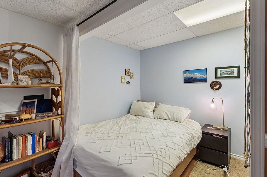 834 Hendecourt Road North Vancouver, BC - 21
