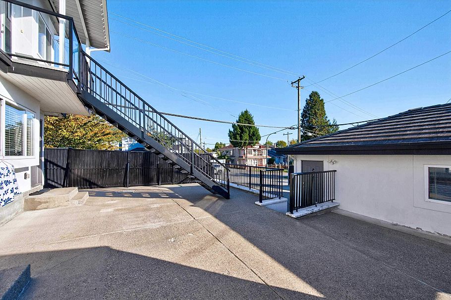 392 E 63rd Avenue Vancouver, BC - 27