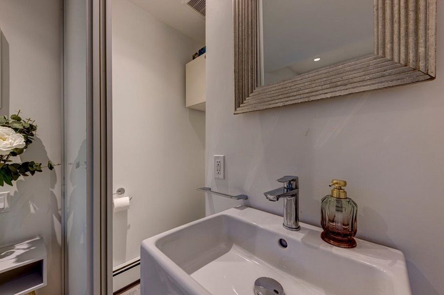 744 E 3rd Street North Vancouver, BC - 14