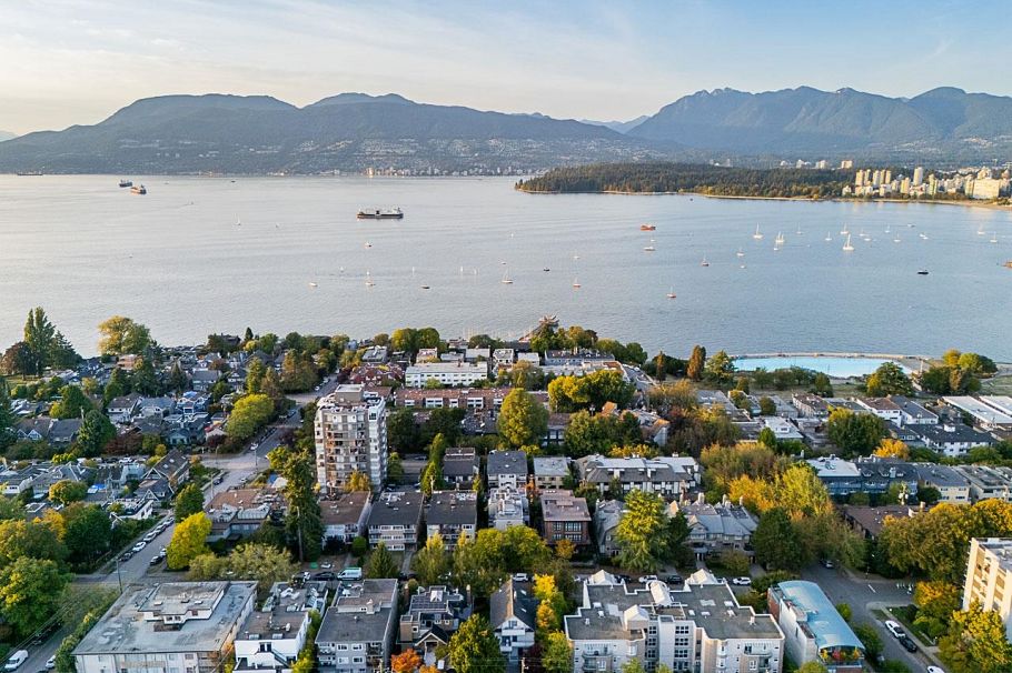 2445 W 1st Avenue Vancouver, BC - 29