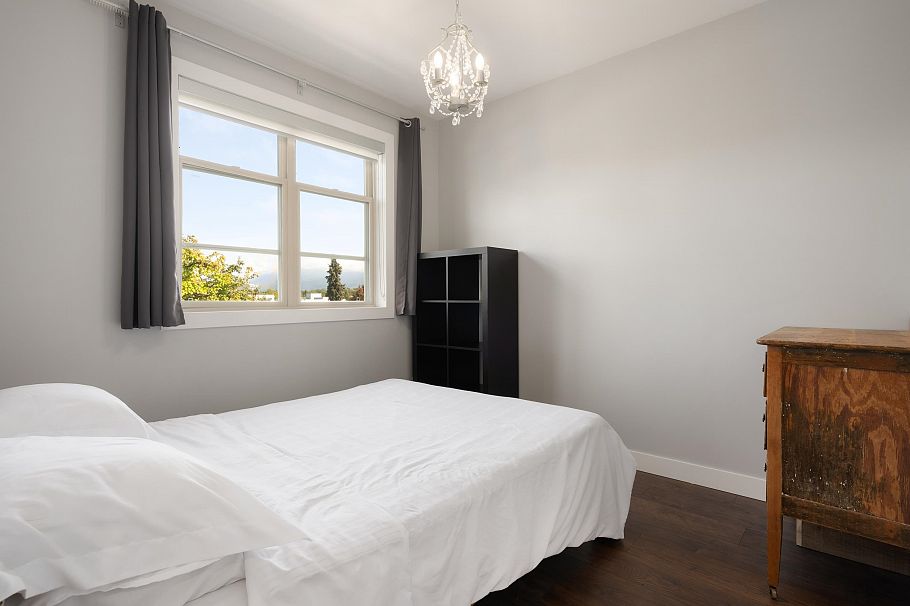 1382 E 17th Avenue Vancouver, BC - 38