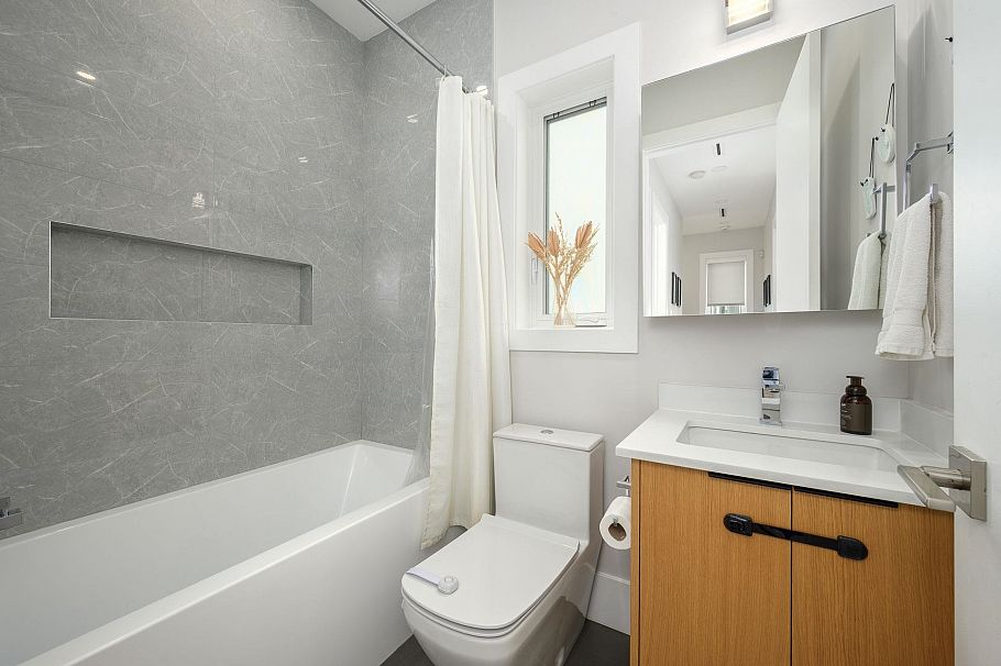 3 215 E 21st Street North Vancouver, BC - 24