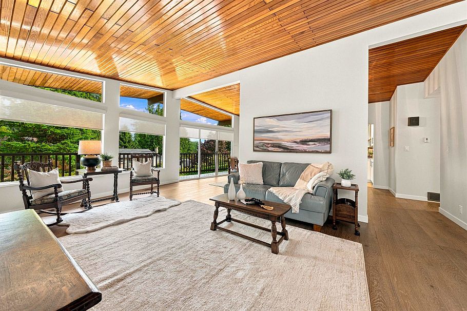 3773 Regent Avenue North Vancouver, BC - 5