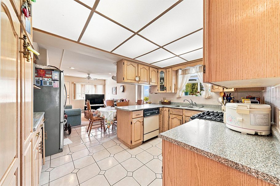 1708 Prestwick Drive Vancouver, BC - 17