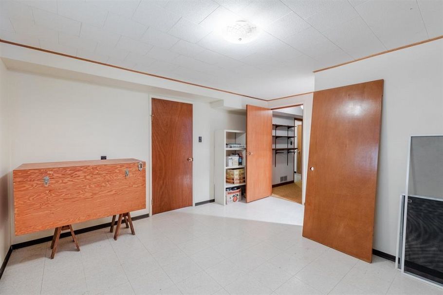 5482 Rhodes Street Vancouver, BC - 24