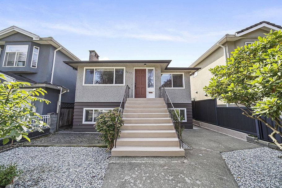 2634 Parker Street Vancouver, BC - 1