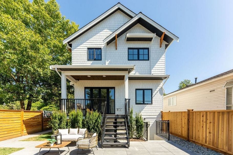 2598 E 16th Avenue Vancouver, BC - 1