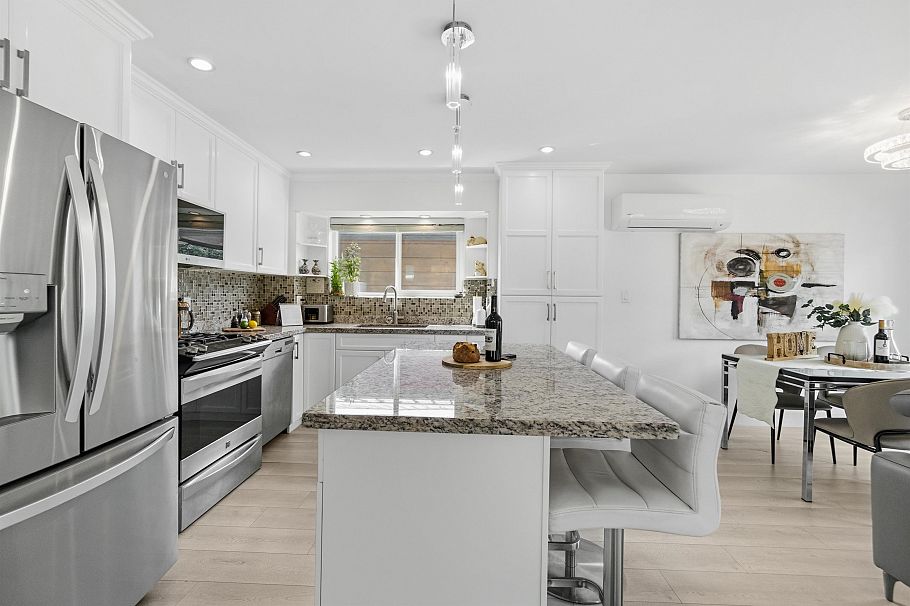 318 W 18th Street North Vancouver, BC - 12