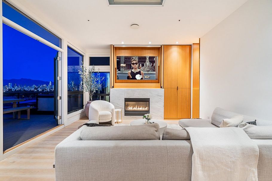 2445 W 1st Avenue Vancouver, BC - 13