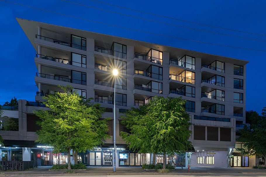 603 160 W 3rd Street North Vancouver, BC - 1