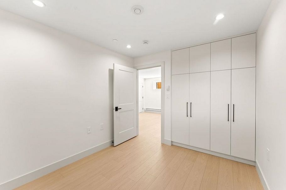 3233 Penticton Street Vancouver, BC - 32