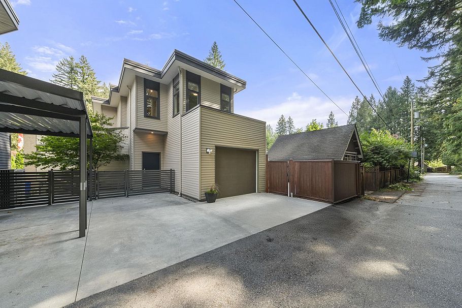 2025 Mackay Avenue North Vancouver, BC - 39