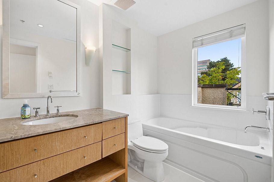 2957 Laurel Street Vancouver, BC - 25