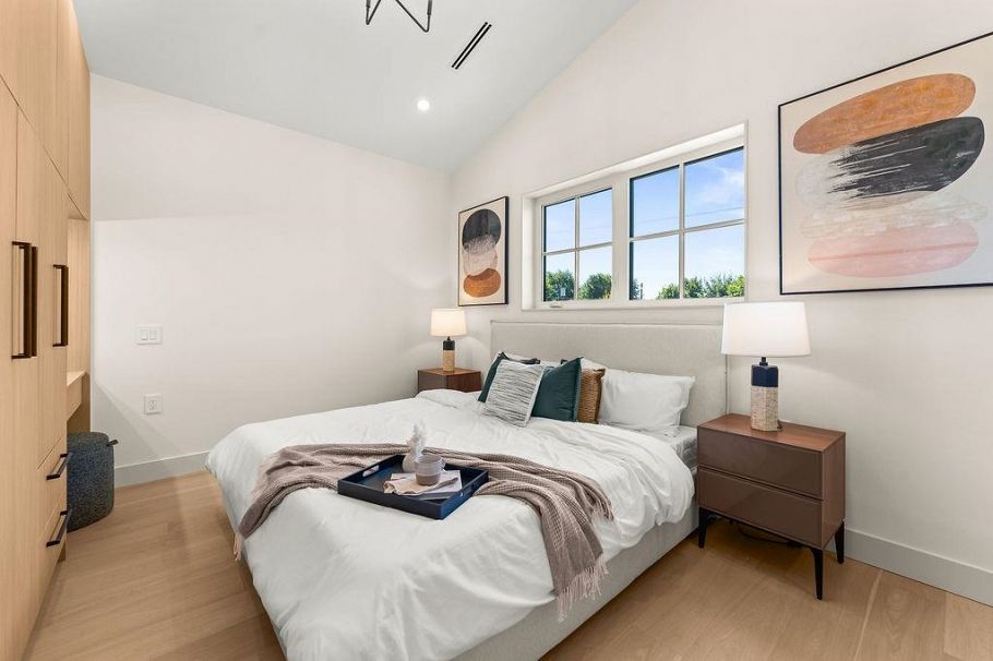 2598 E 16th Avenue Vancouver, BC - 22
