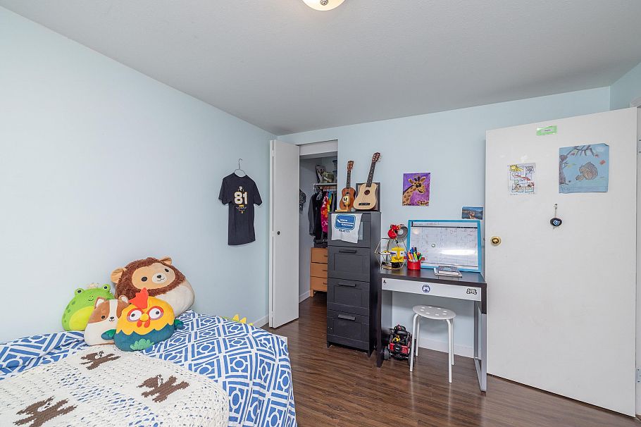 1119 Cloverley Street North Vancouver, BC - 30