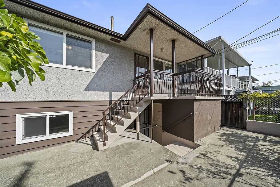 2634 Parker Street Vancouver, BC - 32