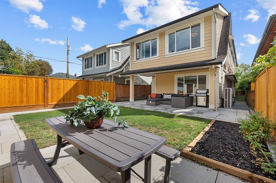 318 W 18th Street North Vancouver, BC - 37