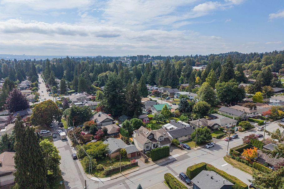 1501 Frederick Road North Vancouver, BC - 27