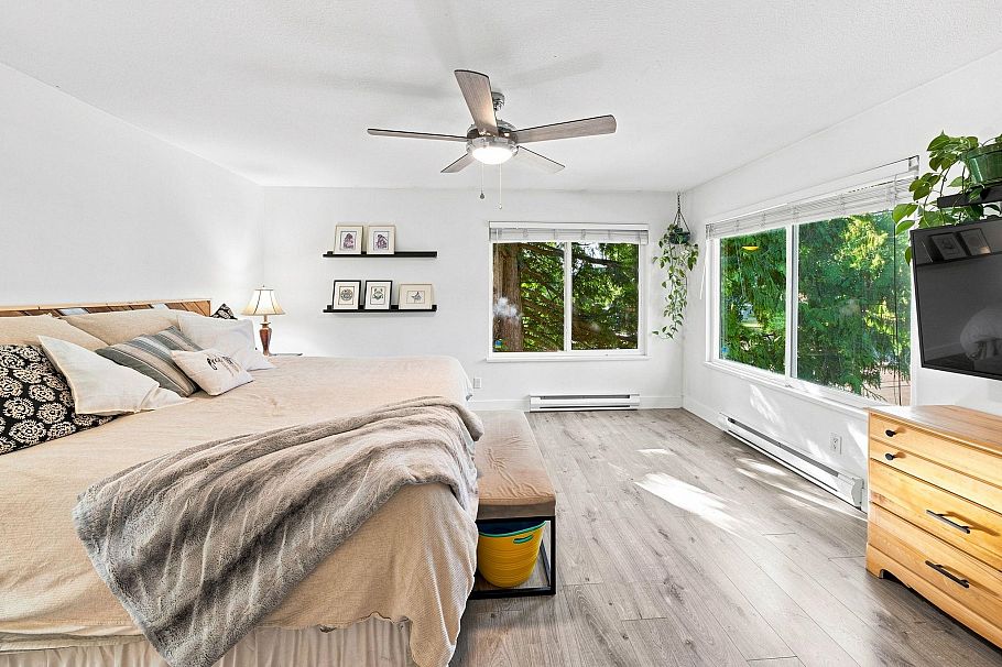 300 E 25th Street North Vancouver, BC - 9