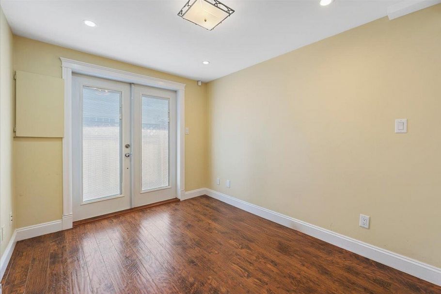 1185 E 62nd Avenue Vancouver, BC - 34