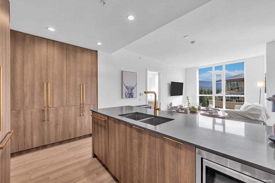 704 2375 Emery Court North Vancouver, BC - 10