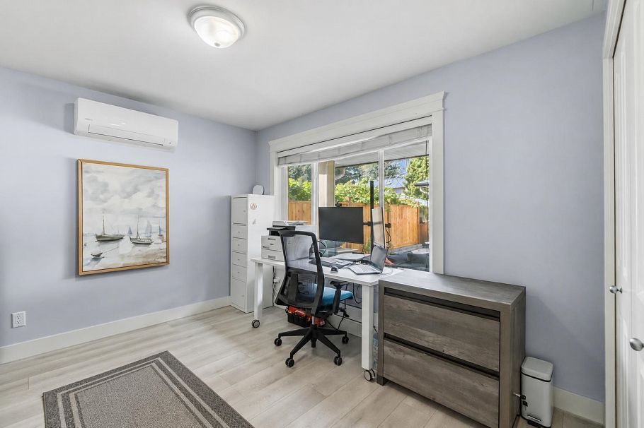318 W 18th Street North Vancouver, BC - 25