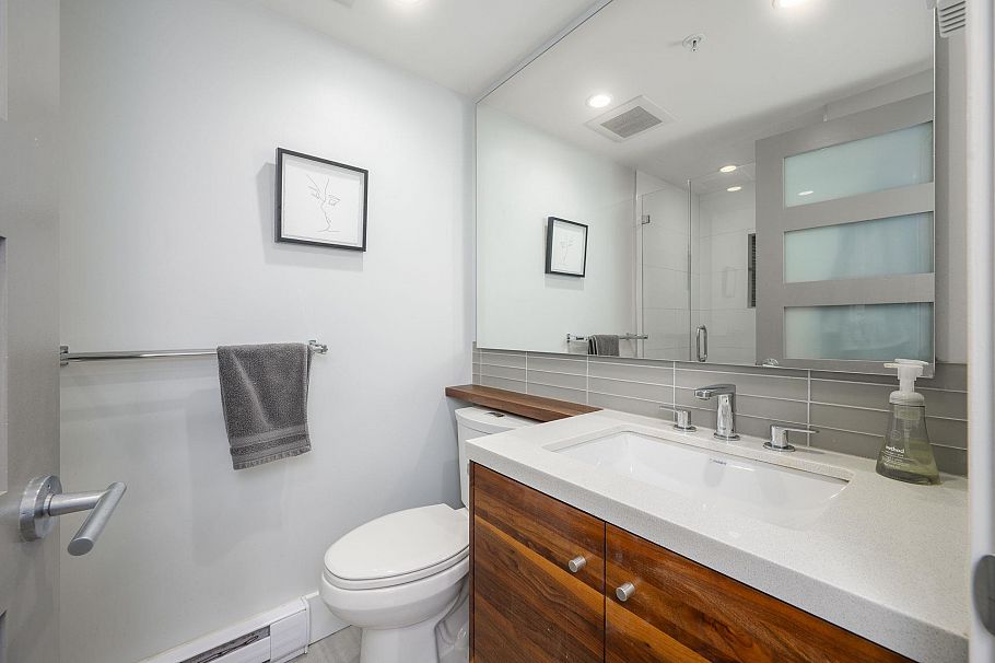 204 124 W 3rd Street North Vancouver, BC - 23