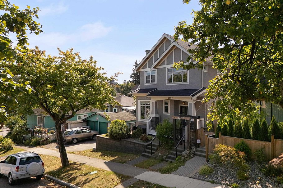 1382 E 17th Avenue Vancouver, BC - 11