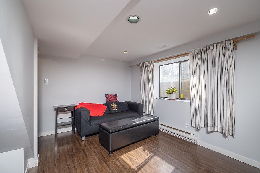 1119 Cloverley Street North Vancouver, BC - 24
