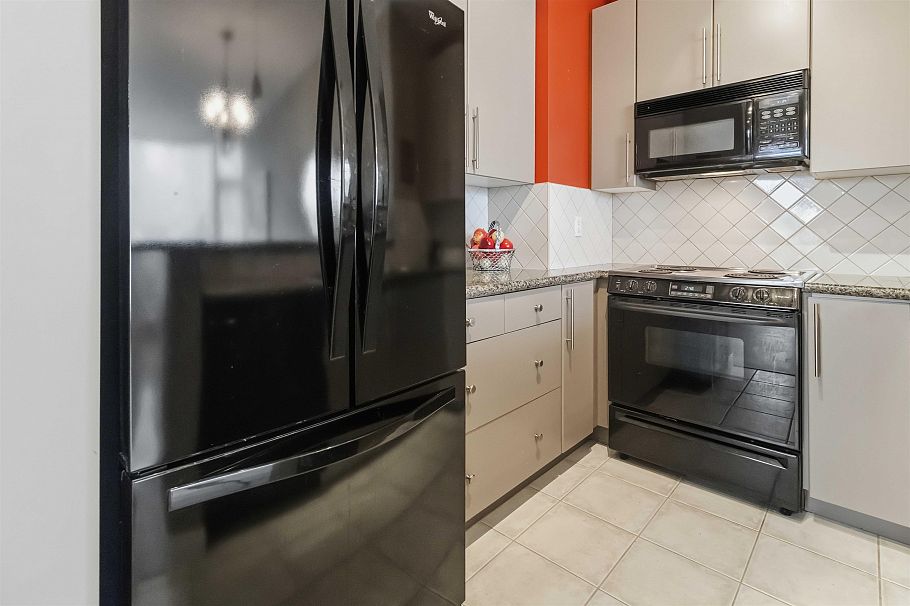 405 160 E 13th Street North Vancouver, BC - 11