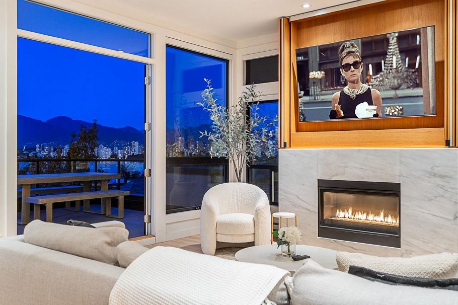 2445 W 1st Avenue Vancouver, BC - 12