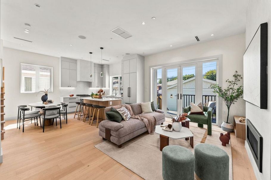 2598 E 16th Avenue Vancouver, BC - 6