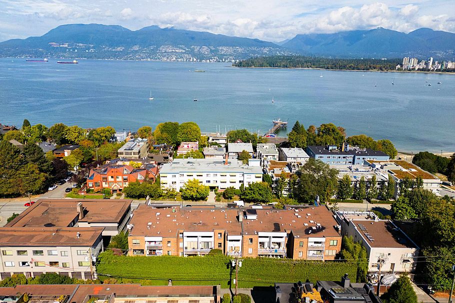 303 2450 Cornwall Avenue Vancouver, BC - 29