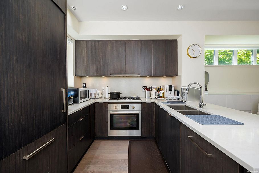 5552 Oak Street Vancouver, BC - 8