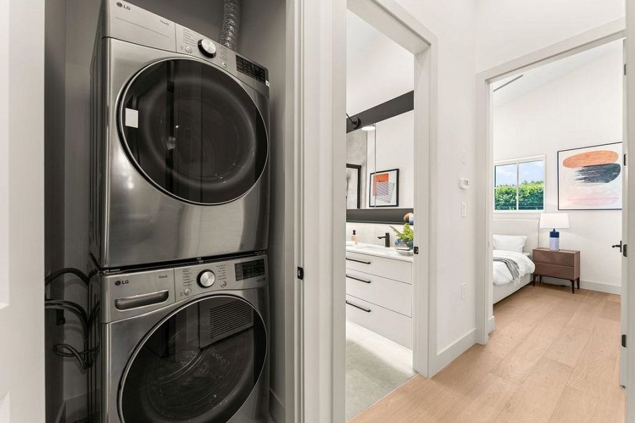 2598 E 16th Avenue Vancouver, BC - 18