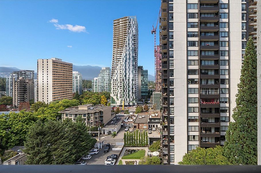 1101 1500 Haro Street Vancouver, BC - 3