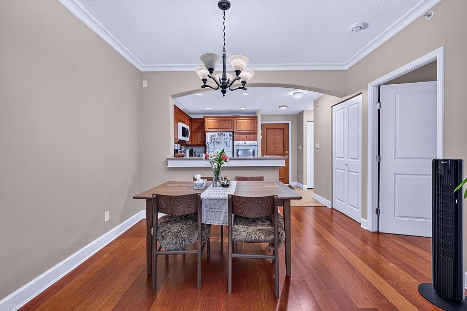 213 5770 Oak Street Vancouver, BC - 4