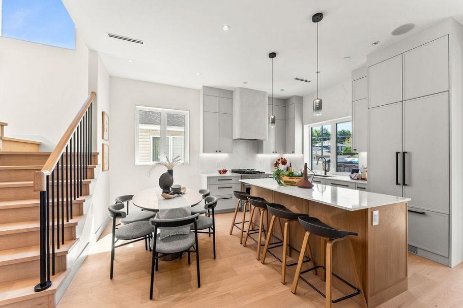 2598 E 16th Avenue Vancouver, BC - 12