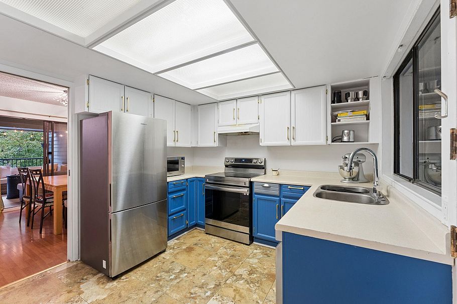 834 Hendecourt Road North Vancouver, BC - 9