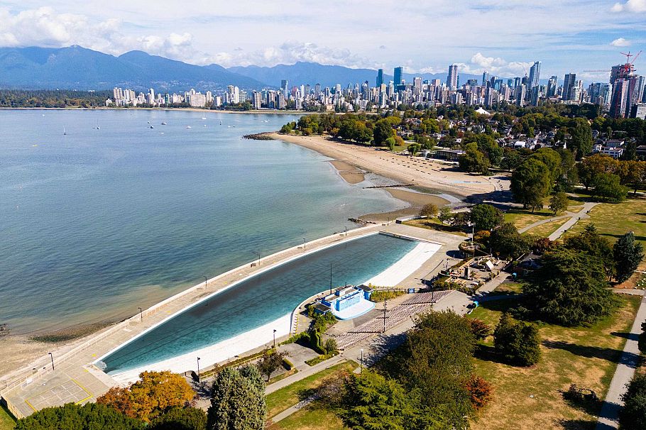 303 2450 Cornwall Avenue Vancouver, BC - 3
